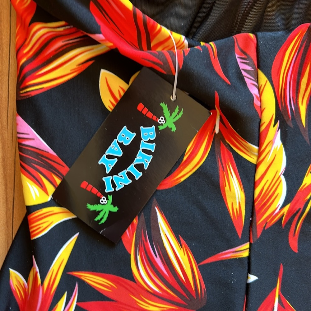 Bikini Bay One Piece Size‎ 12 Halter Swimsuit Black Orange Yellow Leaf Pattern - Picture 6 of 13